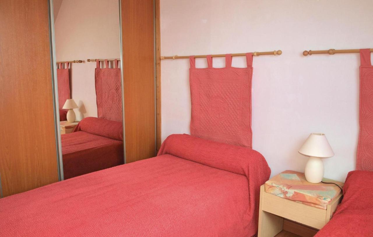 2 Bedroom Nice Home In Plestin Les Greves Extérieur photo